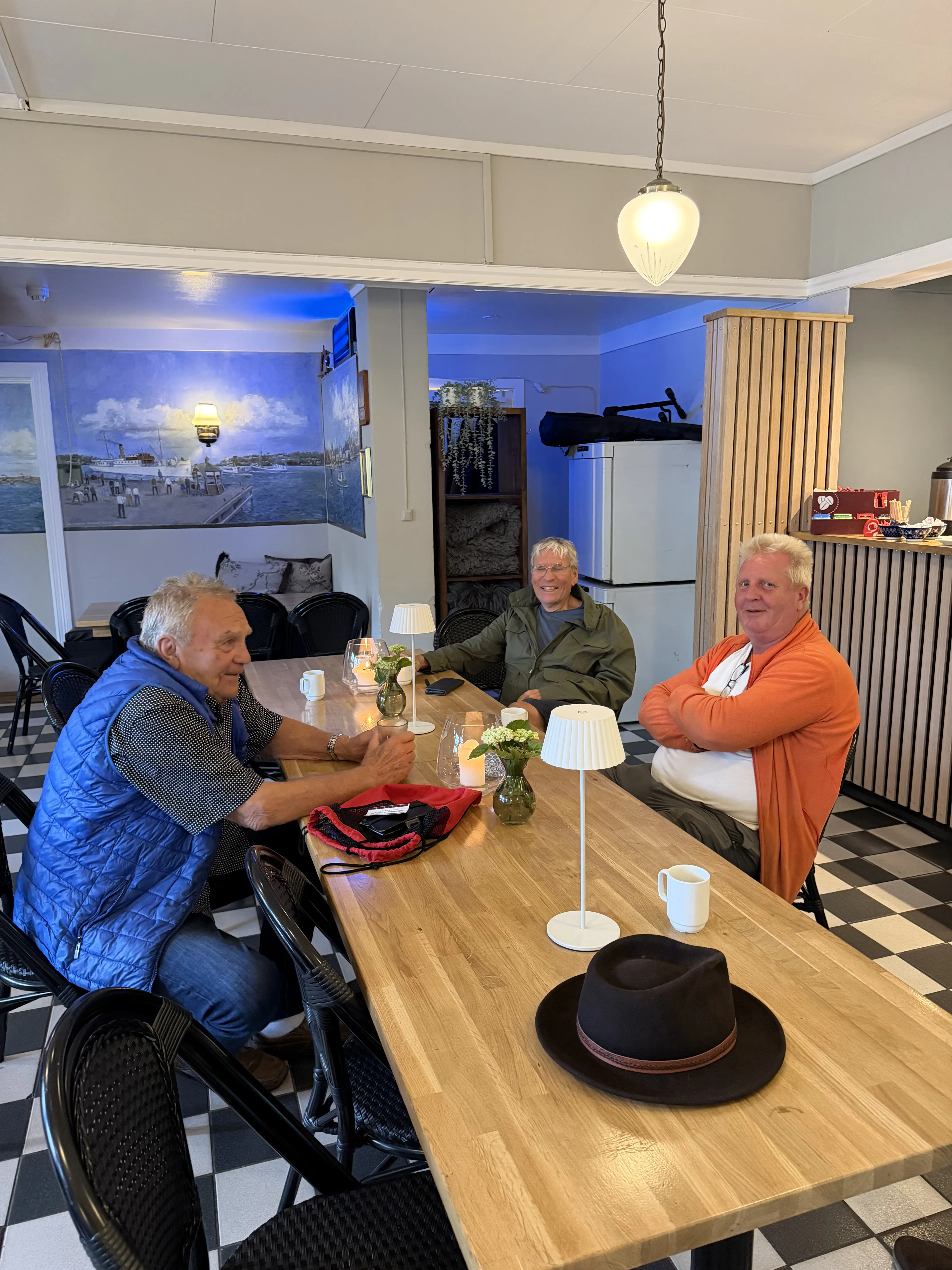 Kaffe servert på Strand Café