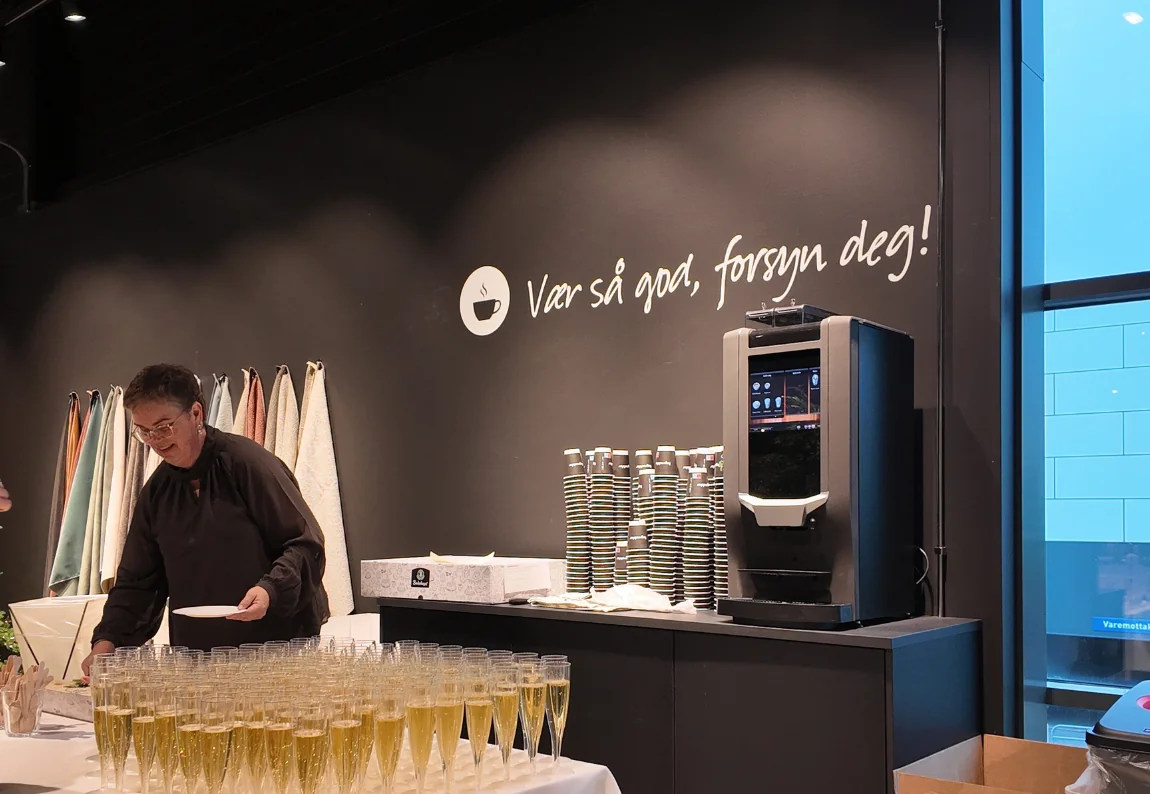 Kaffebenk hos Fagmøbler i Kristiansand